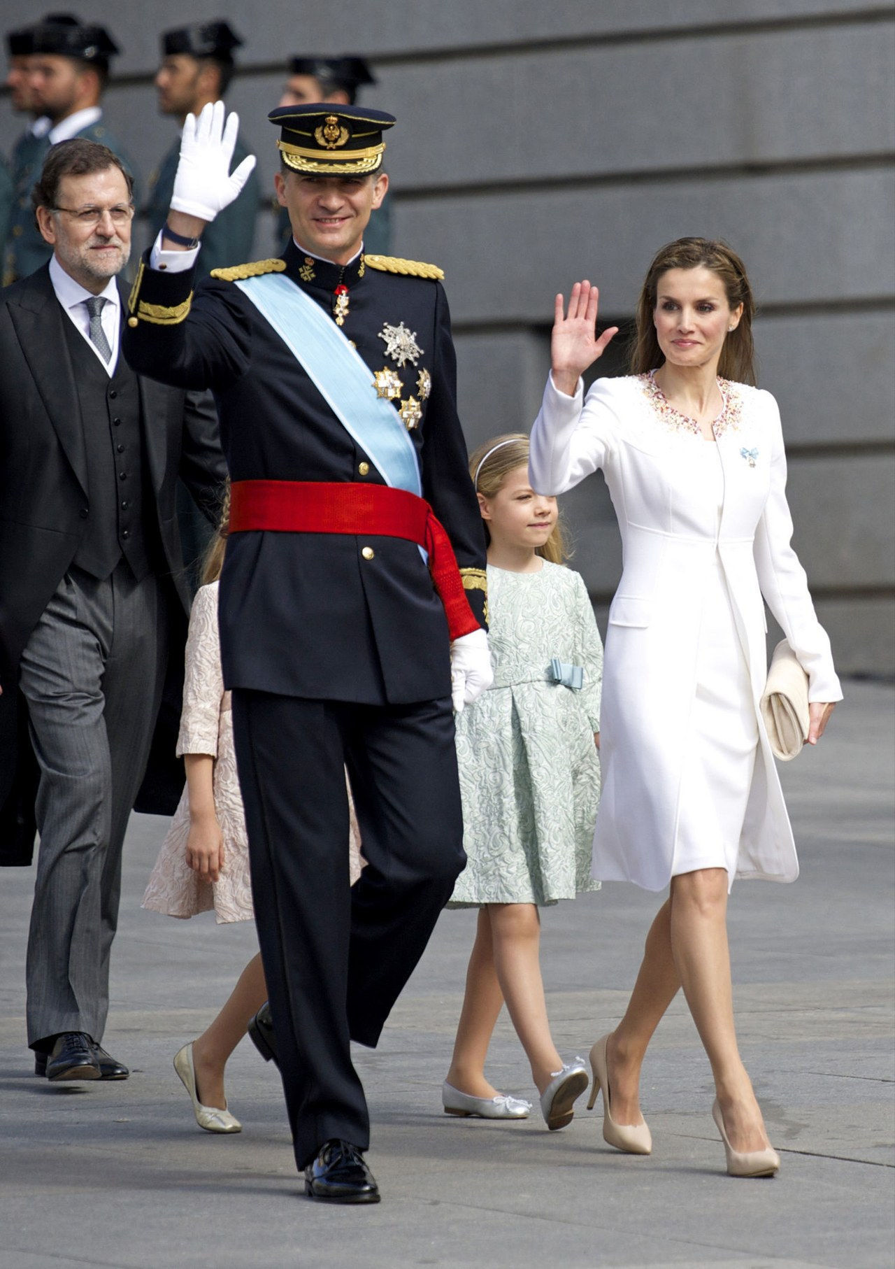Königin letizia felipe varela white suit june 2014