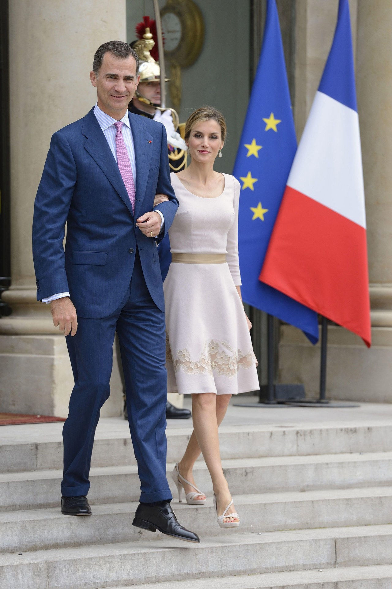 女王 letizia royal tour paris pink dress