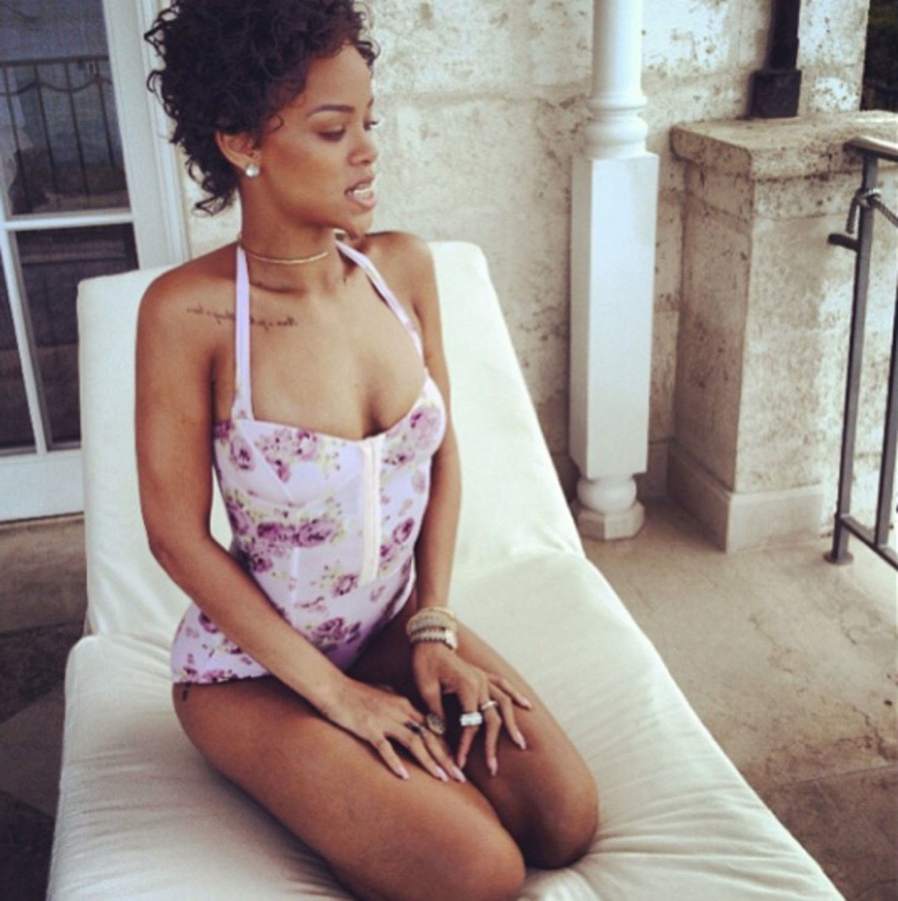 蕾哈娜（Rihanna） rodarte opening ceremony floral one piece bathing suit