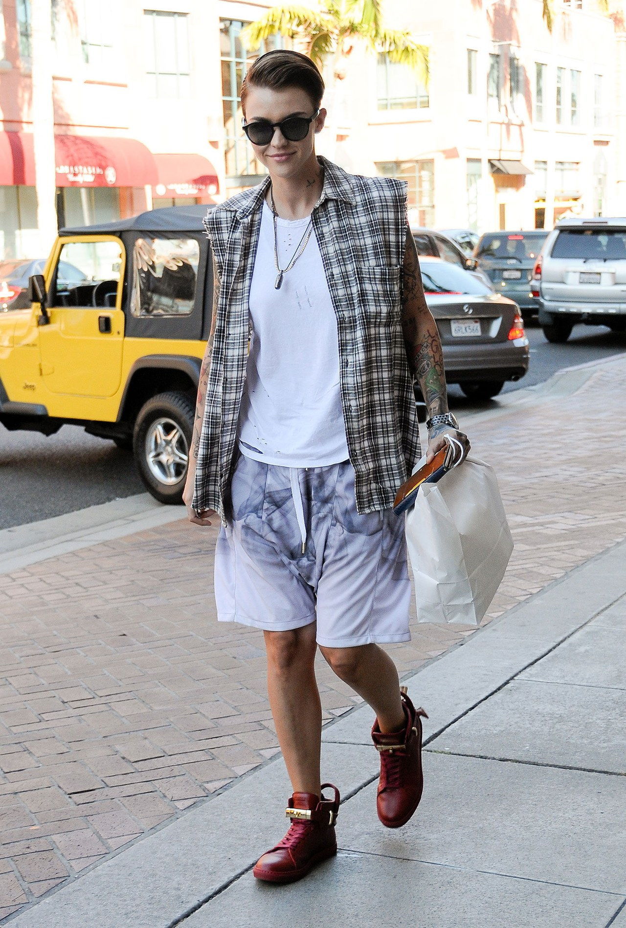ruby rose baggy shorts flannel shirt