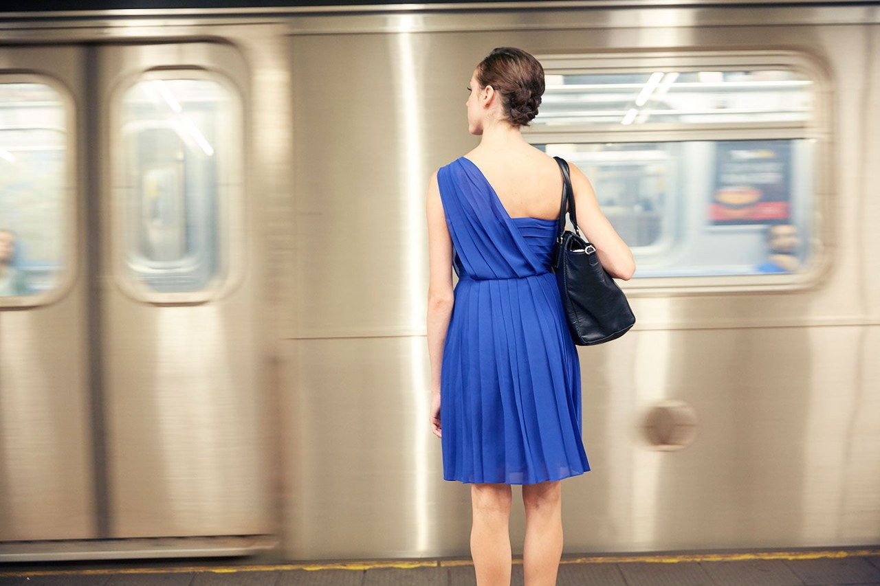 凯蒂 Bowen ballerina blue dress waiting for subway
