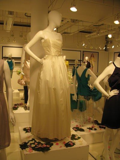 该 Limited wedding gown