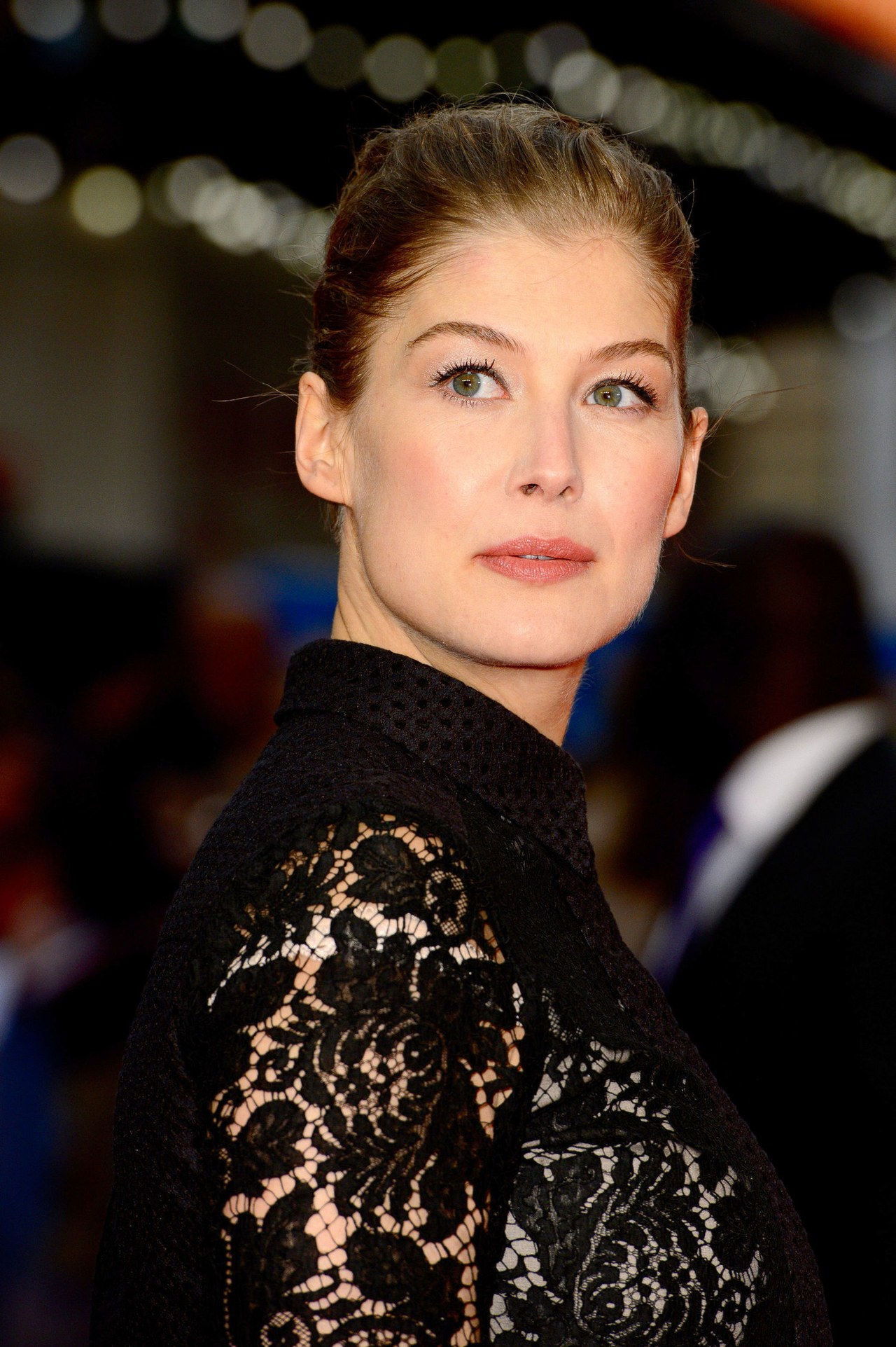 rosamund pike undercut hairstyle front