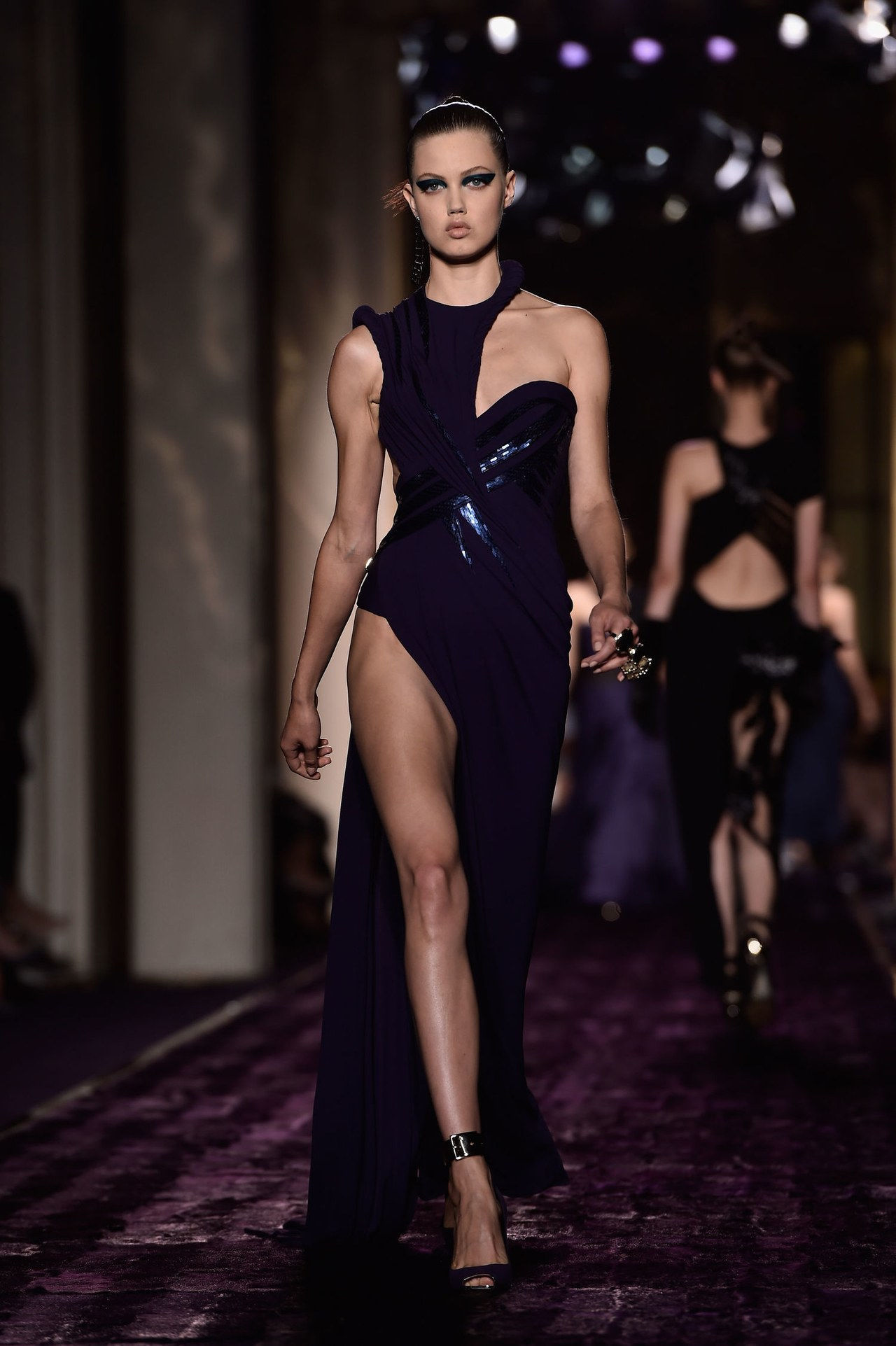 versace couture show lindsey wixon high slit dress