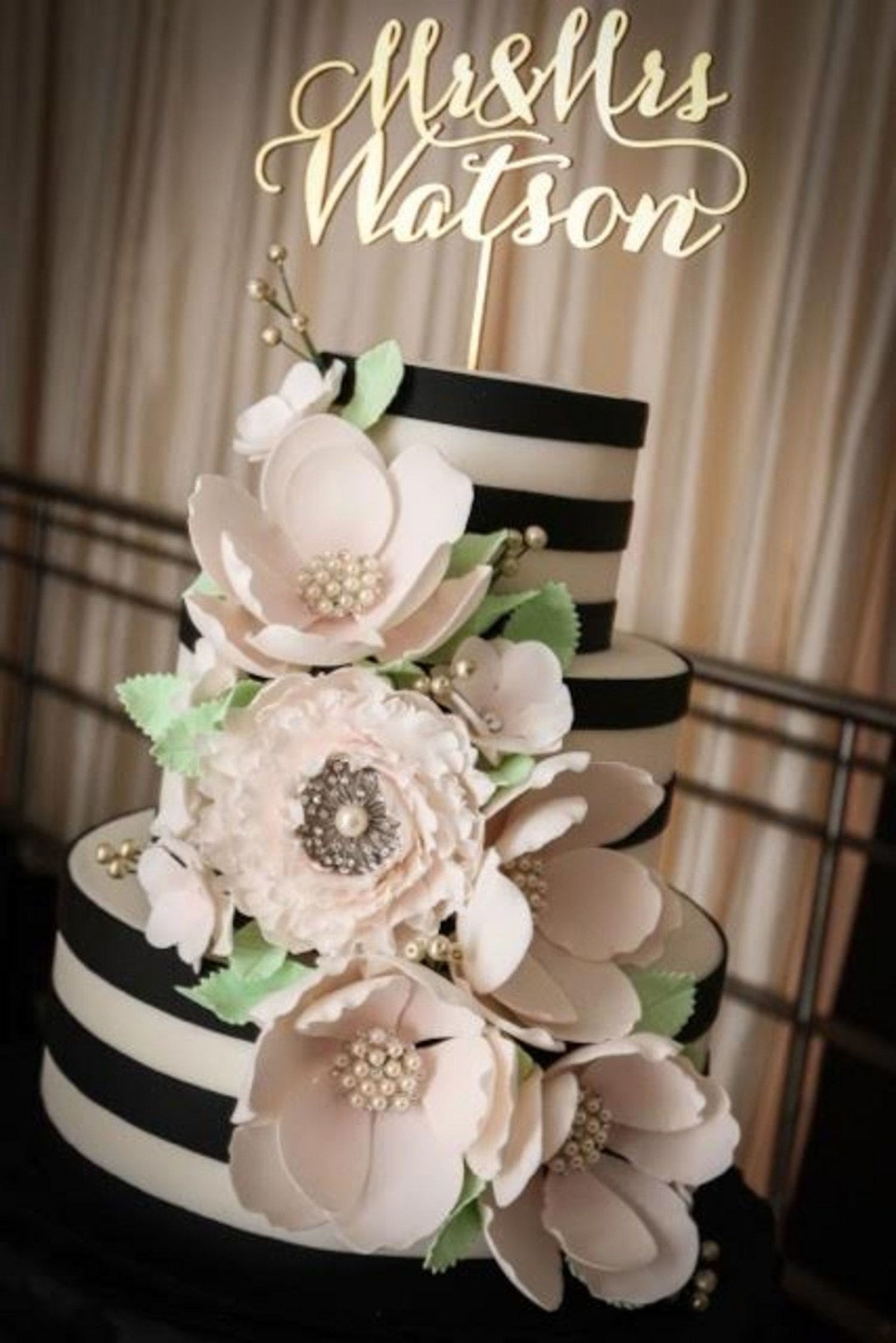 04 2016 wedding cake trends black details amy beck cake design
