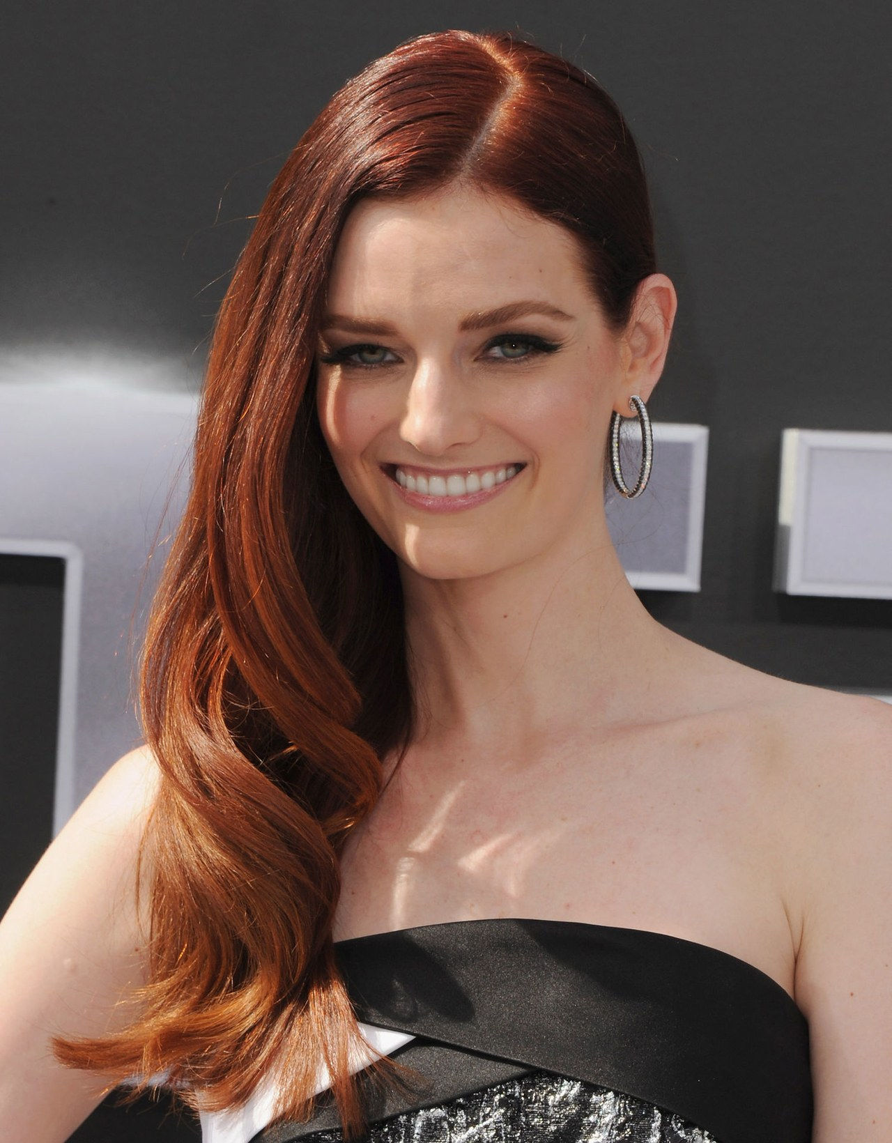 lydien hearst red hair color sunlight