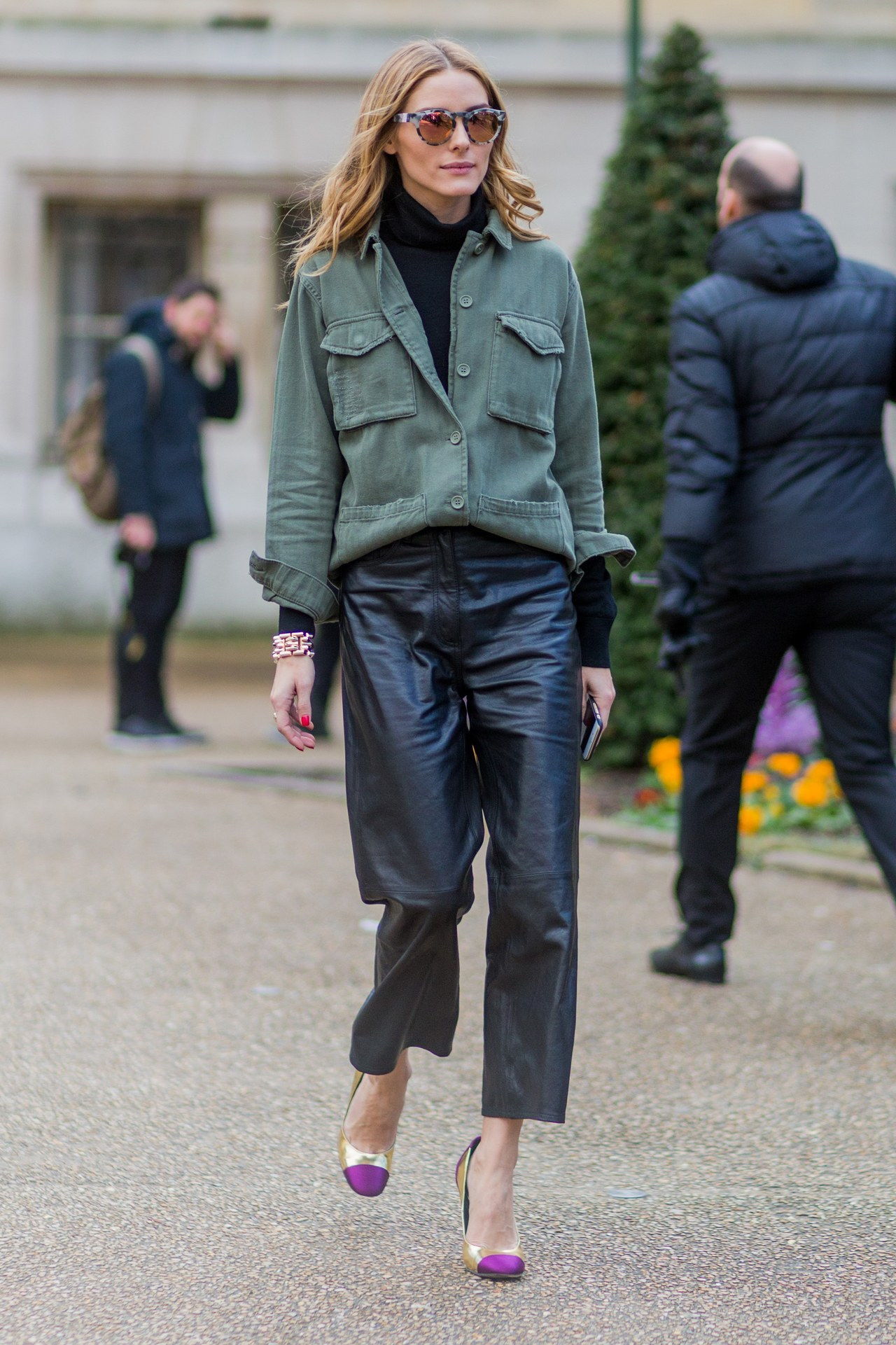 PAŘÍŽ, FRANCE - March 07: Olivia Palermo wearing a green jacket and black leather pants outside Giambattista Valli during the Paris Fashion Week Womenswear Fall/Winter 2016/2017 on March 7, 2016 in Paris, France. (Photo by Christian Vierig/Getty Images)