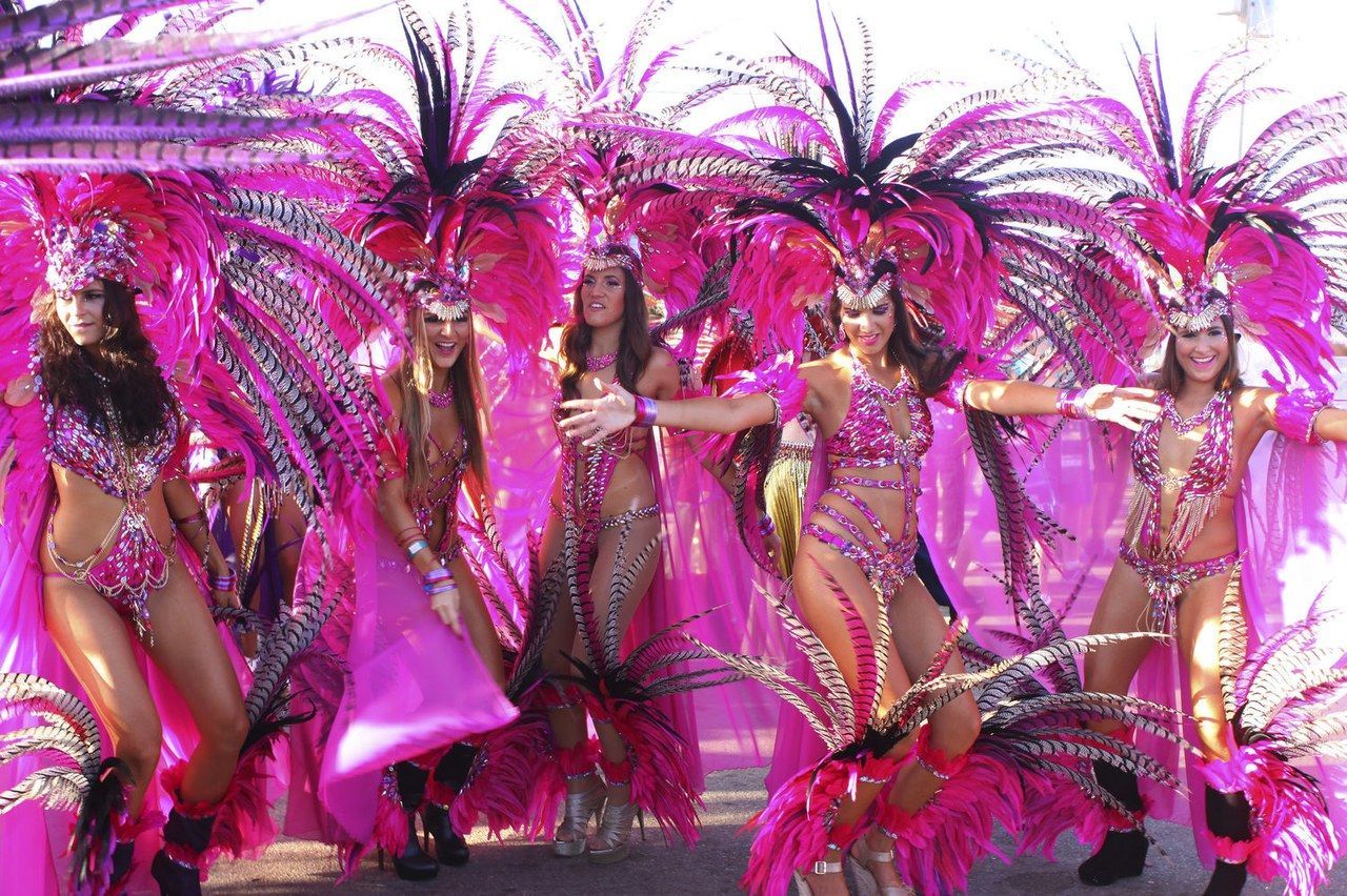 狂欢 2015 costumes hot pink feathers