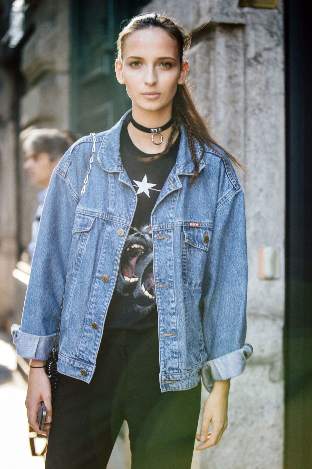 Brasilianisch model Waleska Gorczevski exits the Jil Sander show during the Milan Fashion Week Spring/Summer 16 on September 26, 2015 in Milan, Italy. Waleska wears a denim jacket with rolled-up sleeves and a leather choker ring necklace.