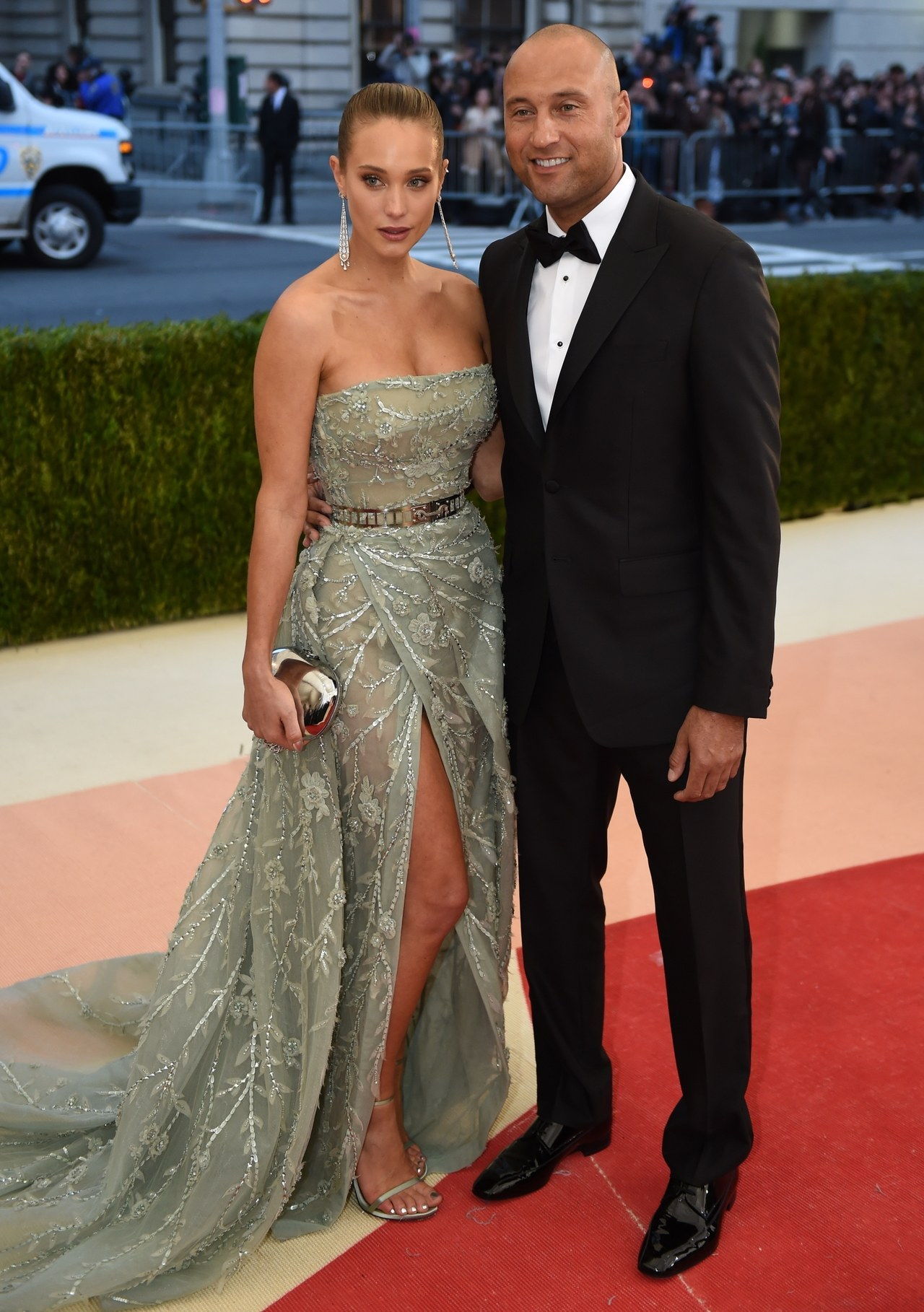 Hannah Davis and Derek Jeter arrive for the Costume Institute Benefit at The Metropolitan Museum of Art May 2, 2016 in New York. / AFP / TIMOTHY A. CLARY (Photo credit should read TIMOTHY A. CLARY/AFP/Getty Images)