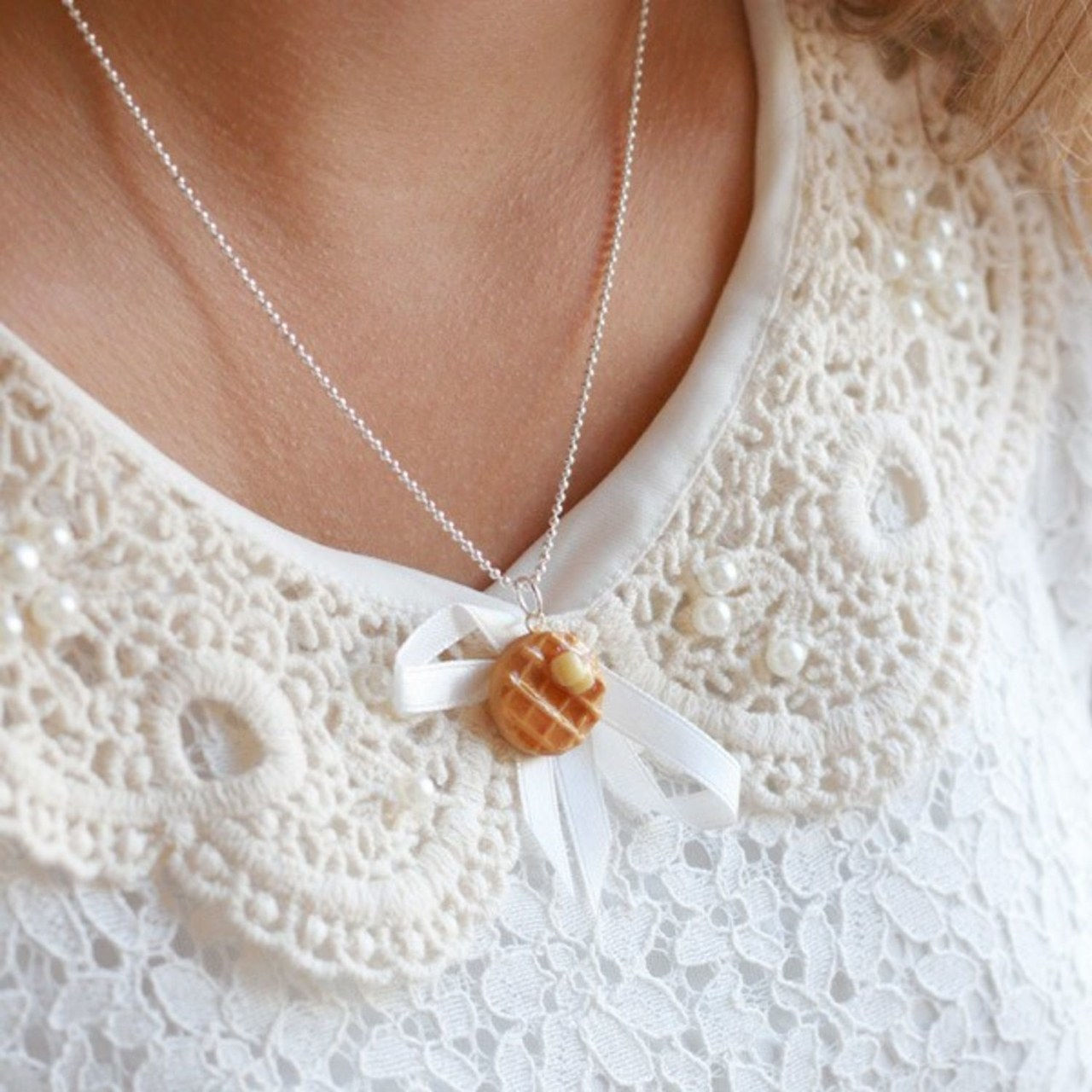 perfumado butter maple syrup waffle necklace