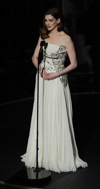 0228 anne hathaway oscars 2011 givenchy couture white gown fd