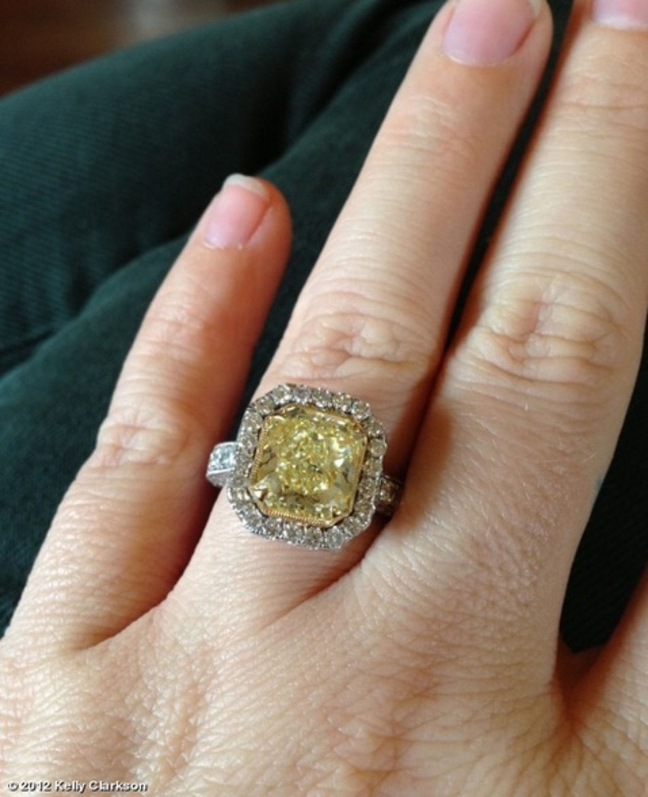 2 kelly clarkson brandon blackstock engaged engagement engagement rings rings celebrity weddings1216