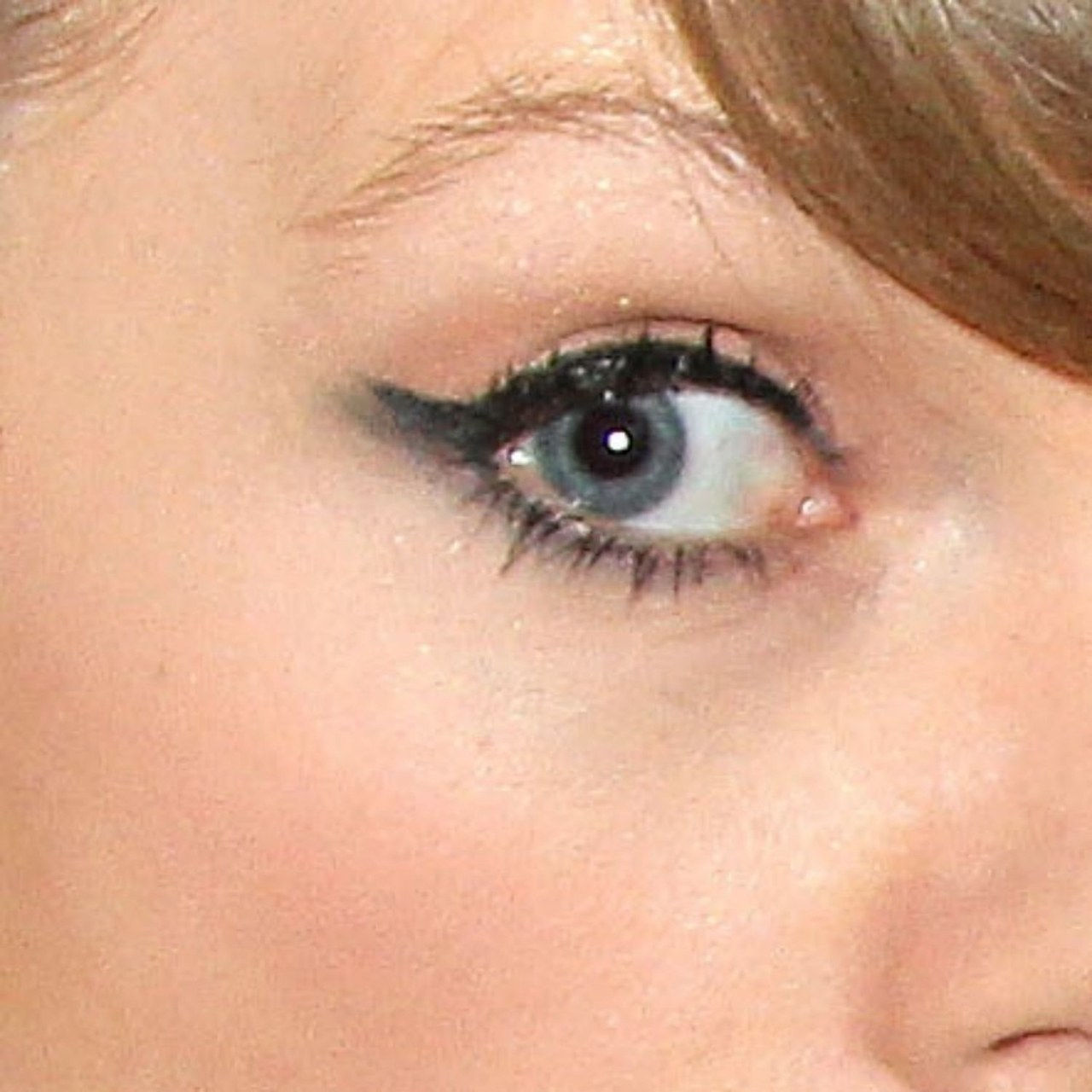 Taylor swift eyeliner zoom