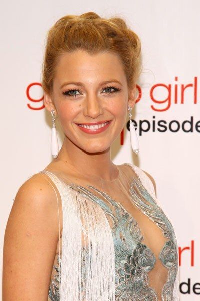 1122 blake lively updo hairstyle gossip girl