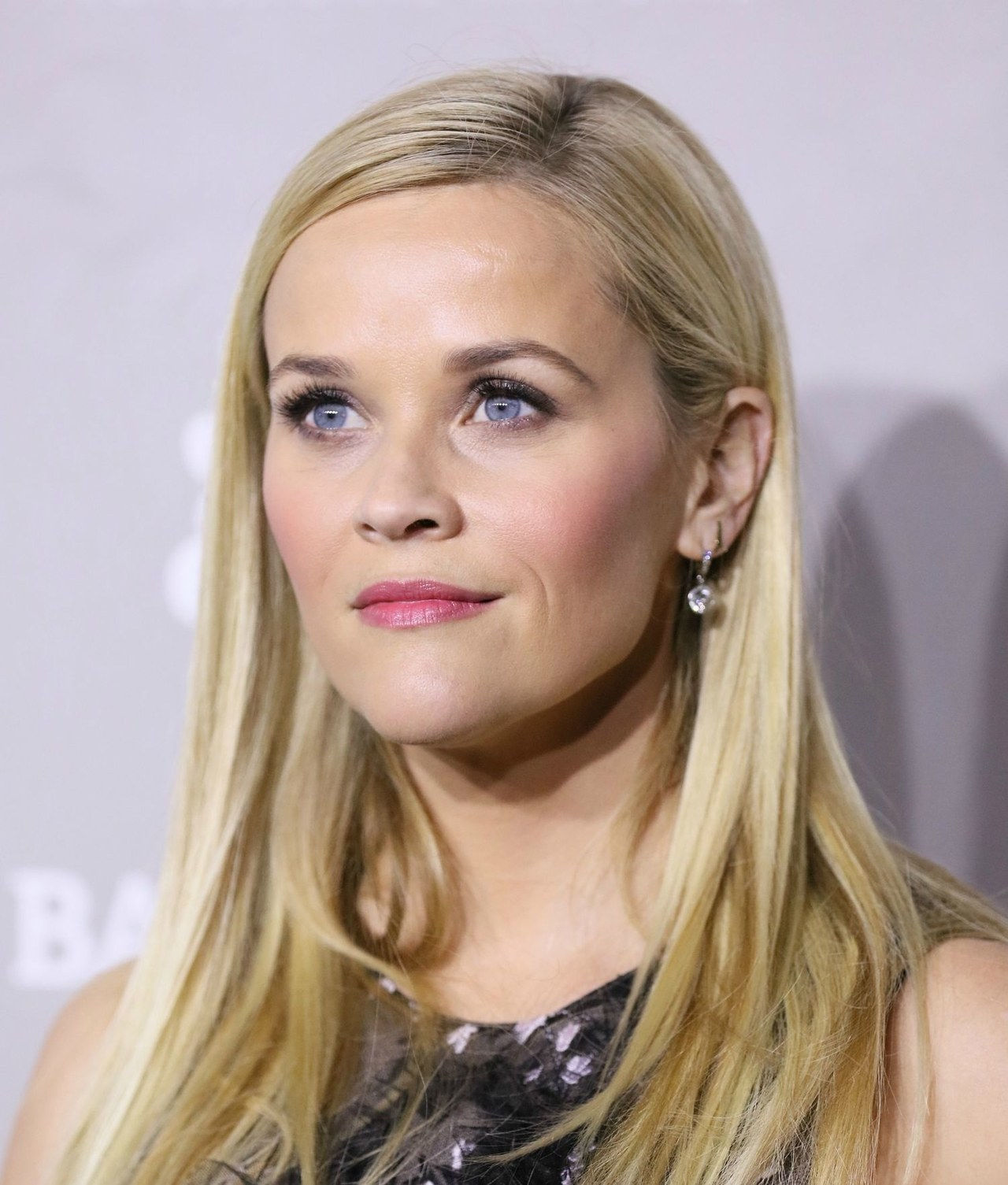 anti contouring makeup trick reese witherspoon