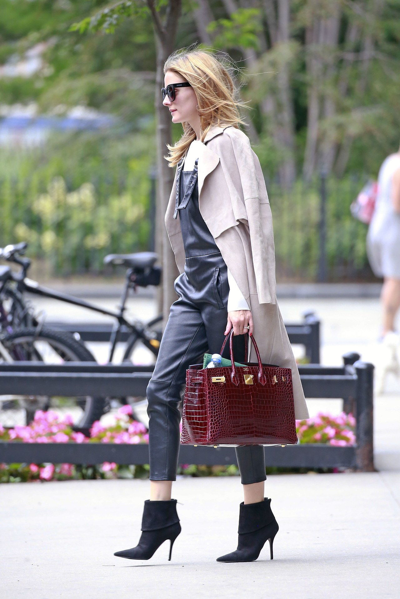 EKSKLUSIV: Olivia Palermo wears black leather overalls under a Trench Coat paired with maroon leather bag in New York City.Pictured: Olivia PalermoRef: SPL1309888 270616 EXCLUSIVEPicture by: Splash NewsSplash News and PicturesLos Angeles:310-821-2666New York:212-619-2666London:870-934-2666photodesk@splashnews.com
