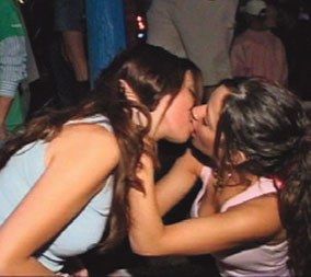 sear01 kissing