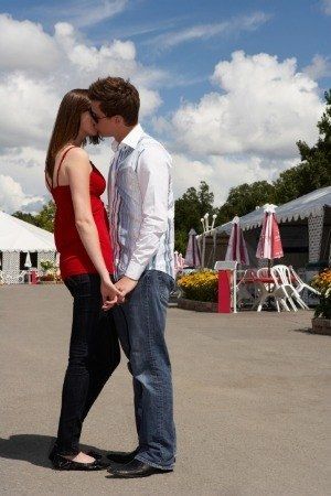 1109 dating advice kiss greeting sm
