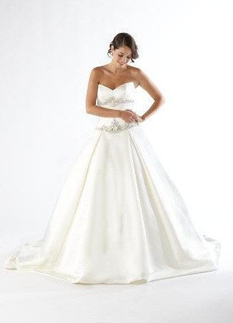 0302 kirstie kelly wedding gown 3 we