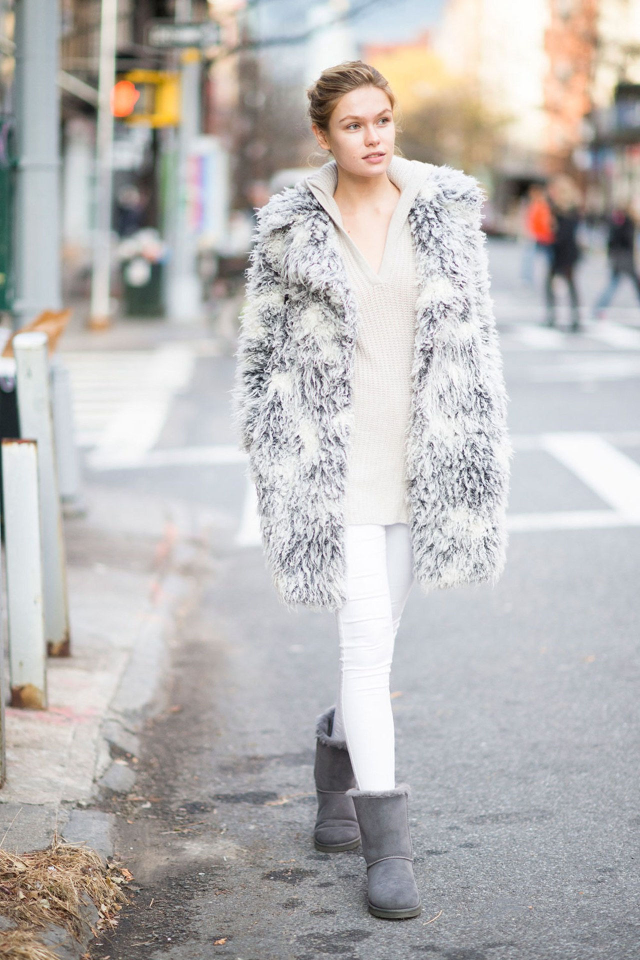 linda ugg street style outfit white jeans gray uggs winter
