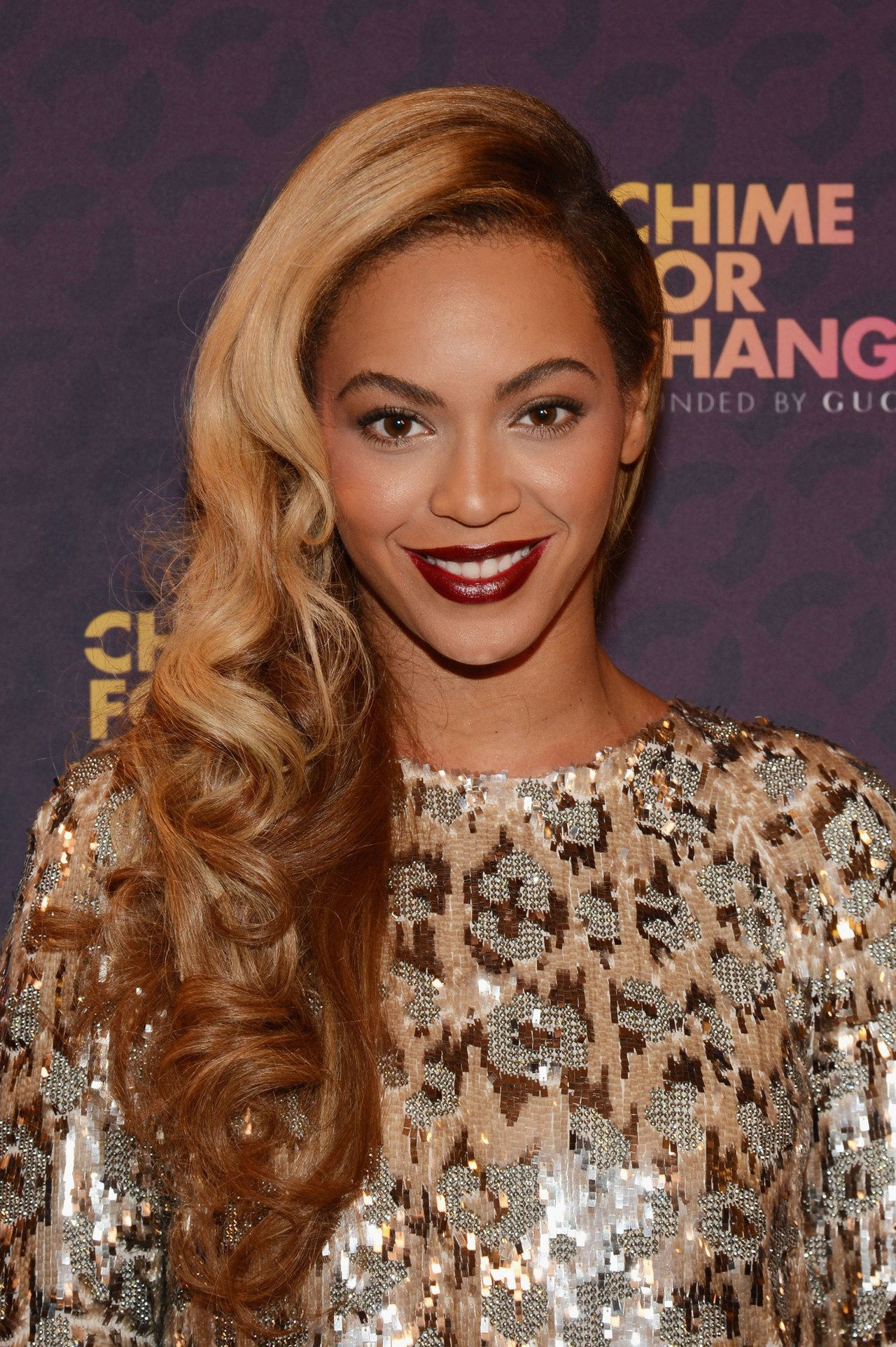 Beyoncé dark lipstick chime for change